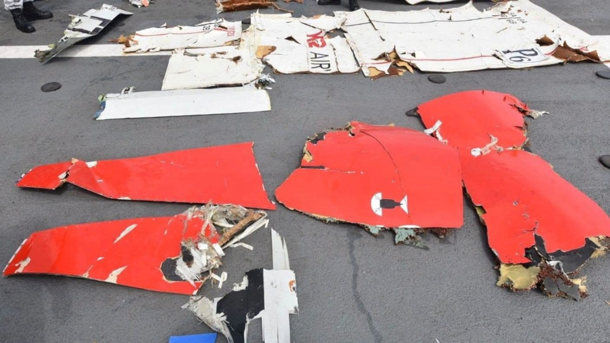 Pakistani Navy Recovers Boeing 737 Wreckage, Search Continues for Missing Crew