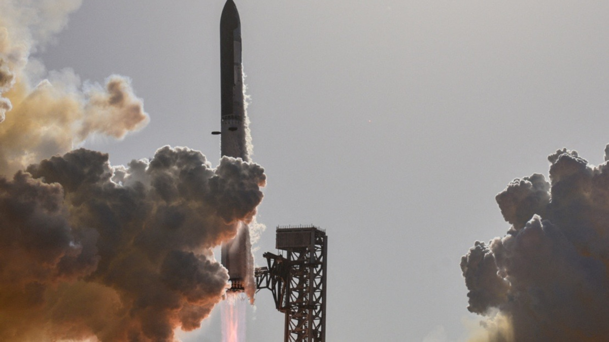 SpaceX Achieves Milestone with 13th Starship Test Flight Despite Launch Delays