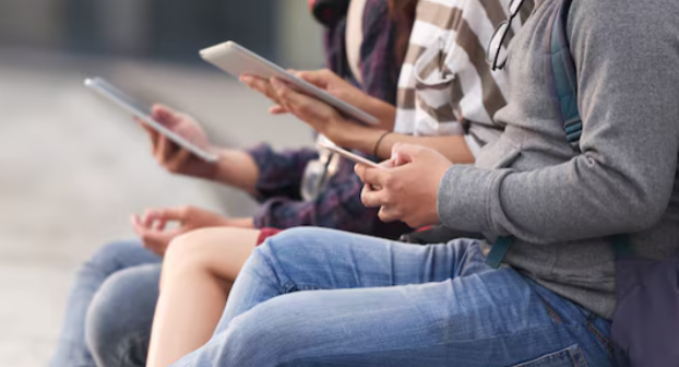 Australia's Online Watchdog Warns of Sexual Extortion Crisis Targeting Young Men