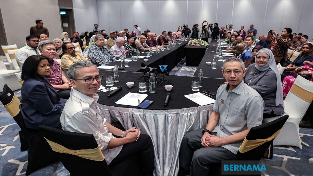 Fahmi Proposes Annual Media Retreats at HAWANA to Bridge Industry-Government Dialogue