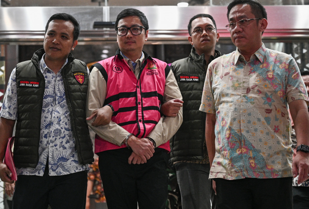 Indonesia expands corruption probe into free meals scheme, arrests five suspects