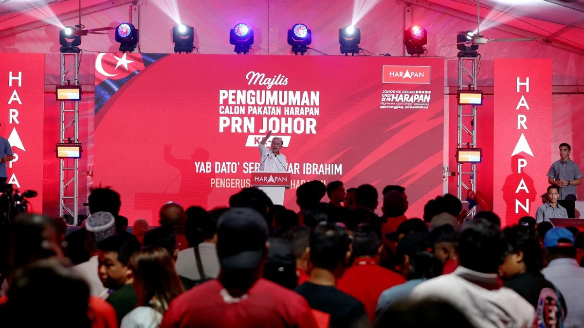 Anwar Urges Johor Election Fight to Stay Strictly Political, Clear of Royal Institutions