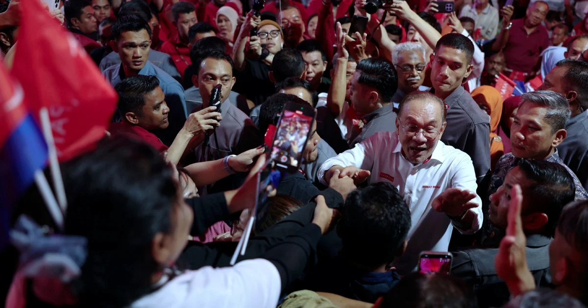 Anwar Leads Pakatan Harapan Campaign Launch in Johor with Full Slate of 56 Candidates