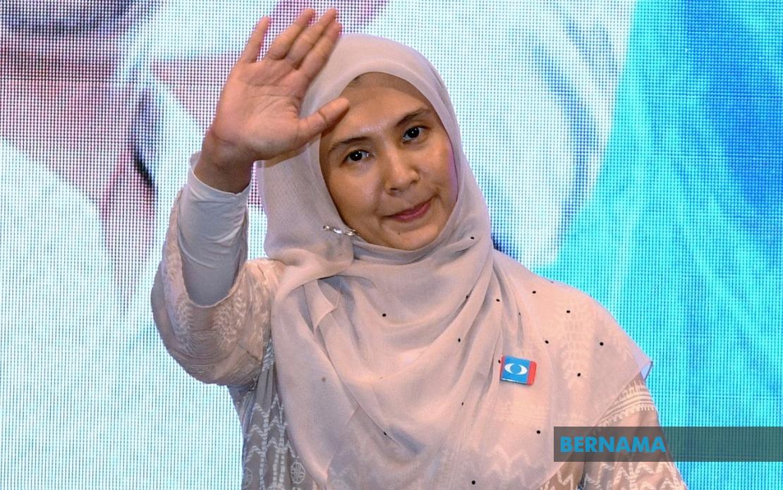 Nurul Izzah Steps Back From PKR Deputy Post to Pursue Studies