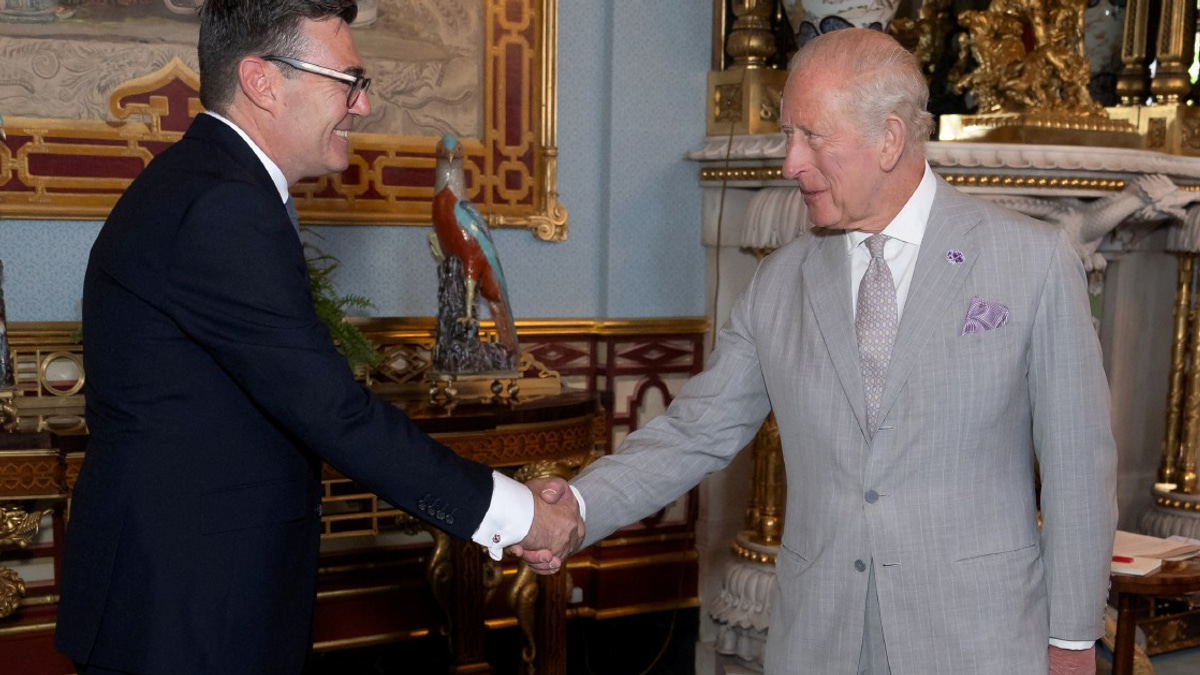Andy Burnham Takes Over as British Prime Minister Following Meeting with King Charles III