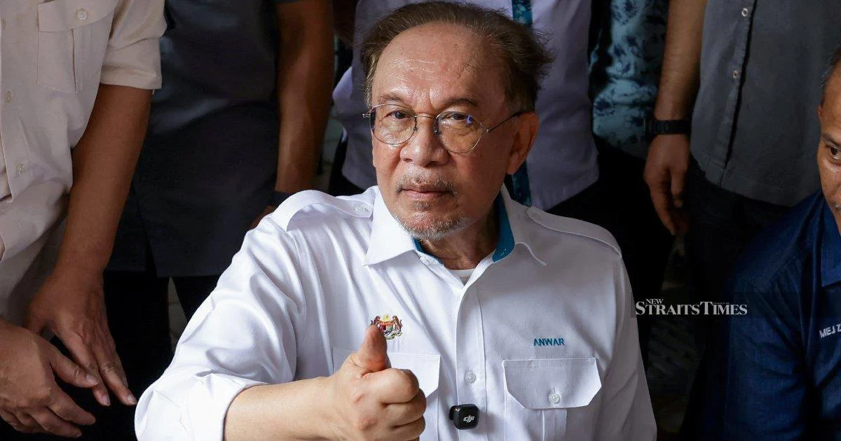 Anwar Ibrahim Tops Latest Popularity Survey as Zahid Hamidi Lags Behind