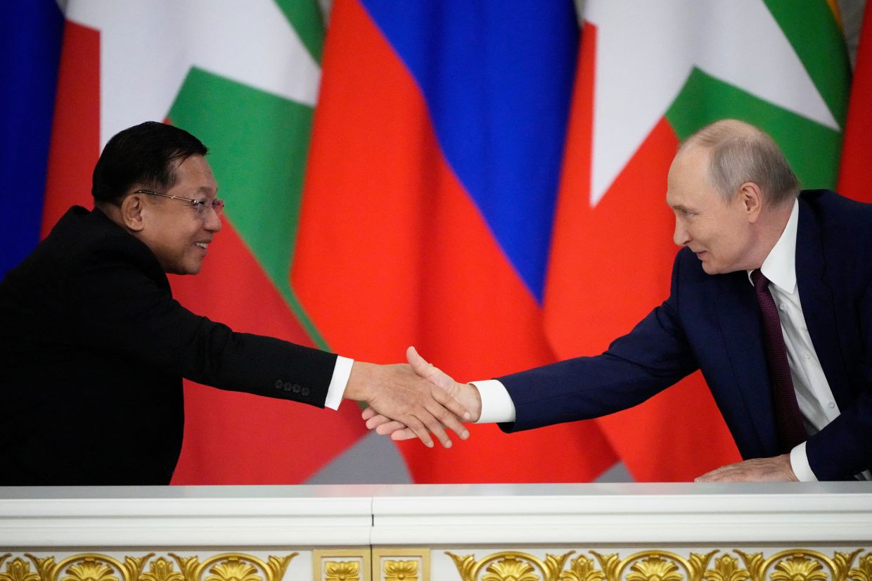 Putin Hails 'Especially Trusting' Bond with Myanmar's Min Aung Hlaing During Moscow Visit