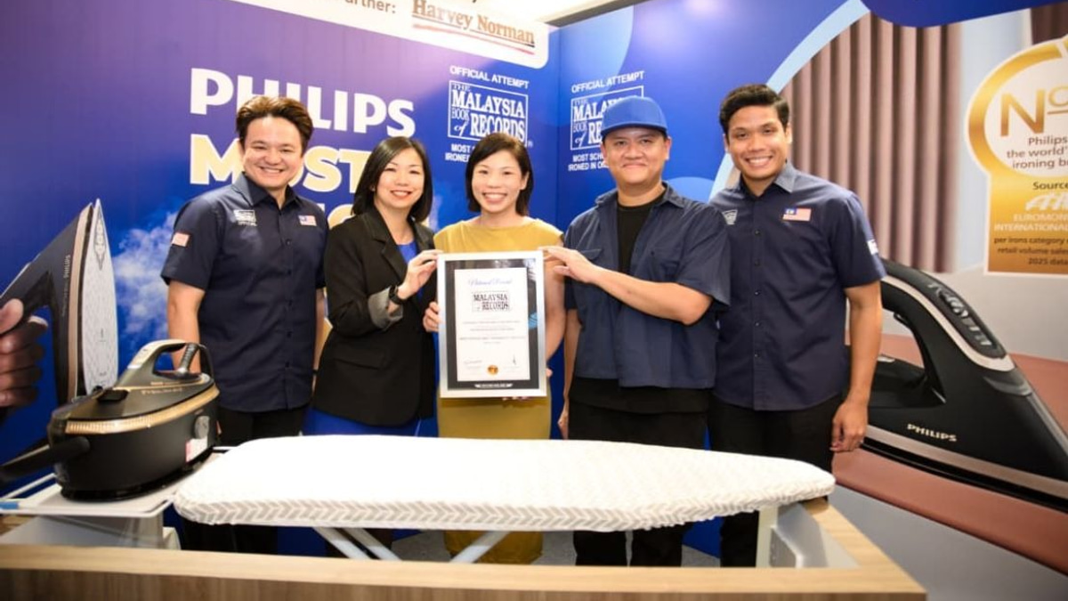 Philips Sets Malaysia Record by Ironing 49 School Shirts in 60 Minutes