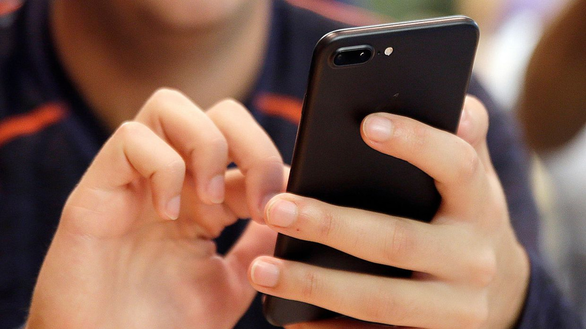 How to Protect Your Hands from Modern Phone Injuries