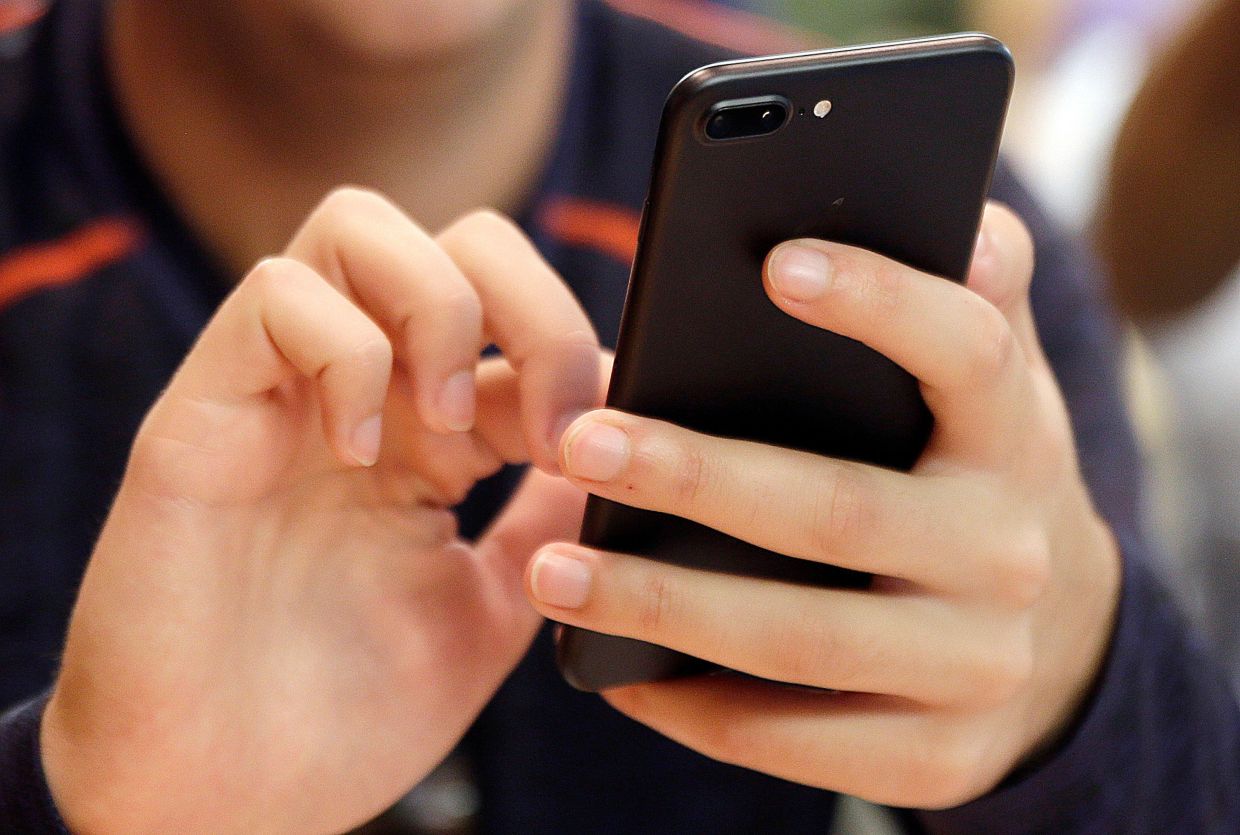 How to Protect Your Hands from Modern Phone Injuries