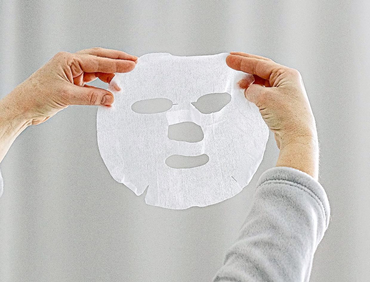 Keeping Your Skin Healthy During Long Flights: Expert Tips for Air Travellers