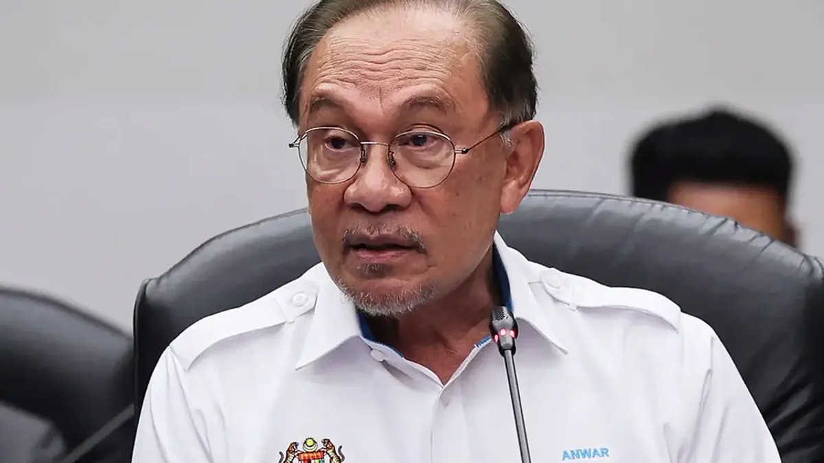 Anwar Deflects Criticism, Urges Opposition to Focus on Tabung Haji Royal Commission Findings
