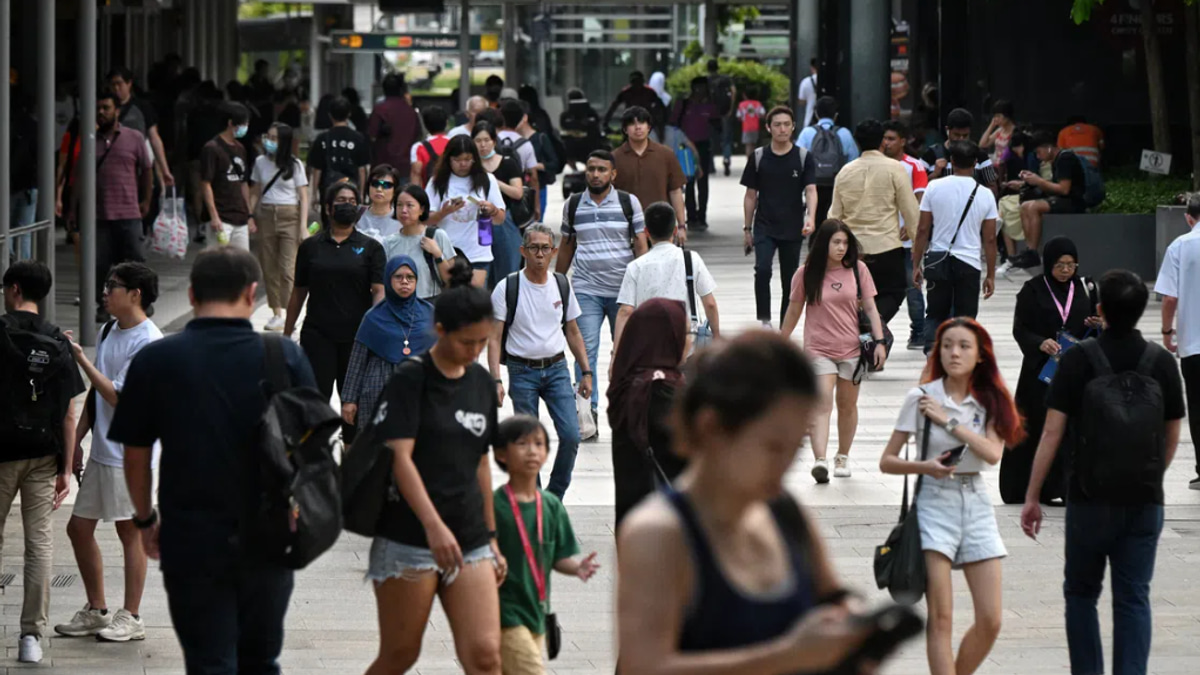 Singapore to Distribute S$400-S$600 Cash Payments to 2.4 Million Adults from September
