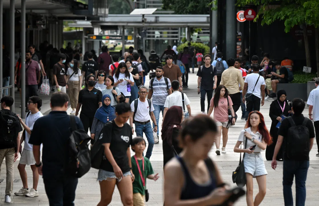 Singapore to Distribute S$400-S$600 Cash Payments to 2.4 Million Adults from September