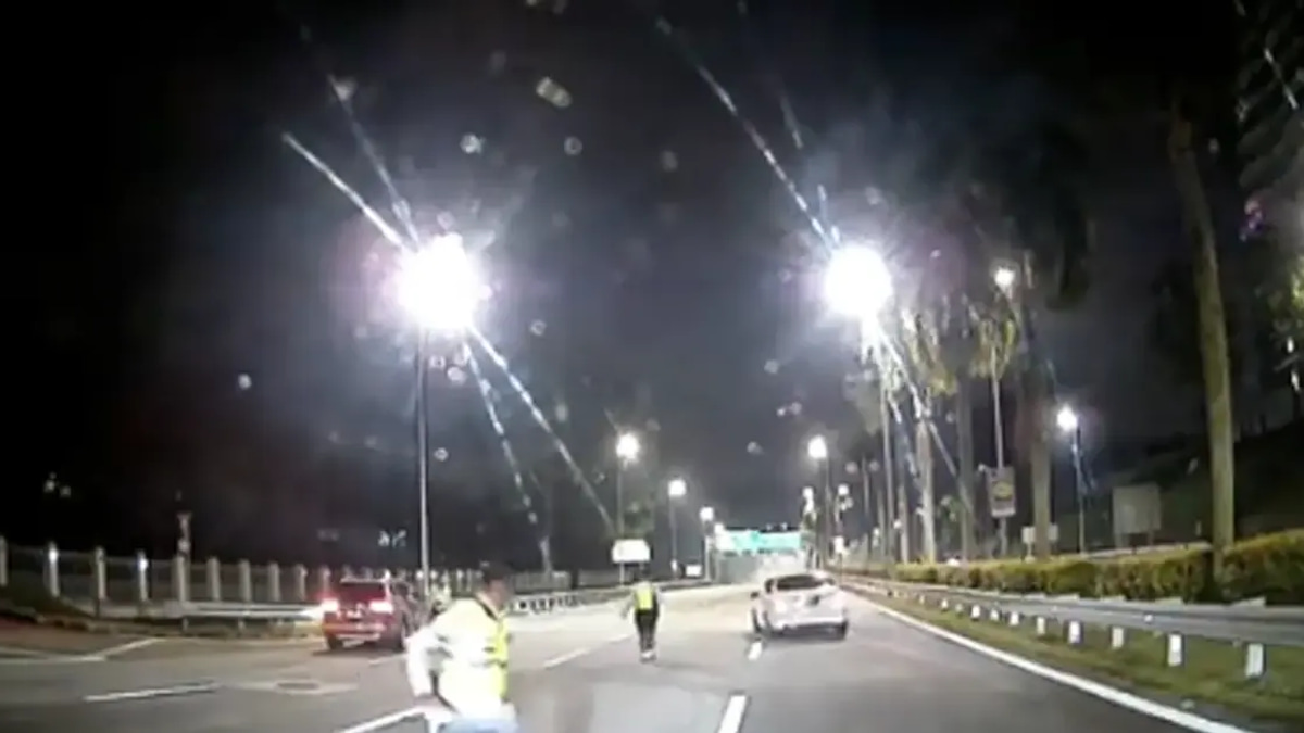 Police arrest 20-year-old driver who breached roadblock in Mercedes