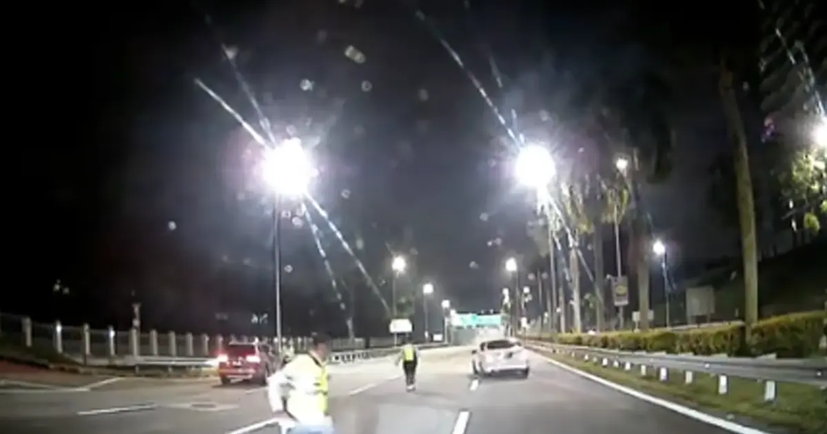 Police arrest 20-year-old driver who breached roadblock in Mercedes