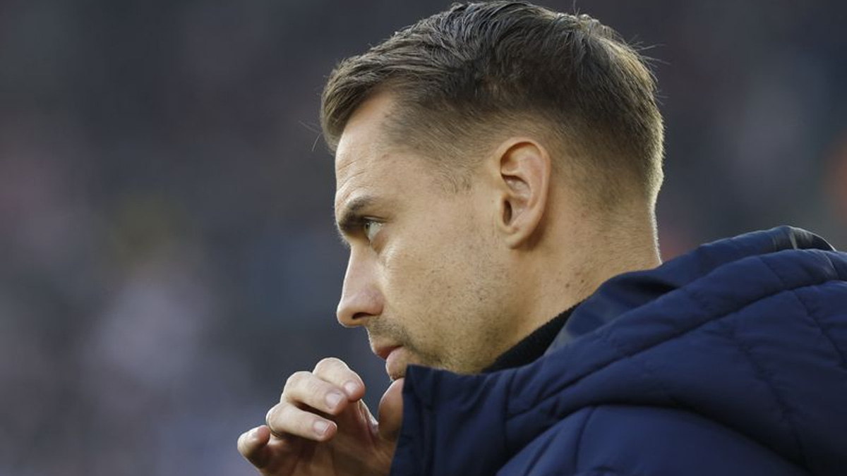 Southampton manager Eckert charged over unauthorised opponent surveillance scheme
