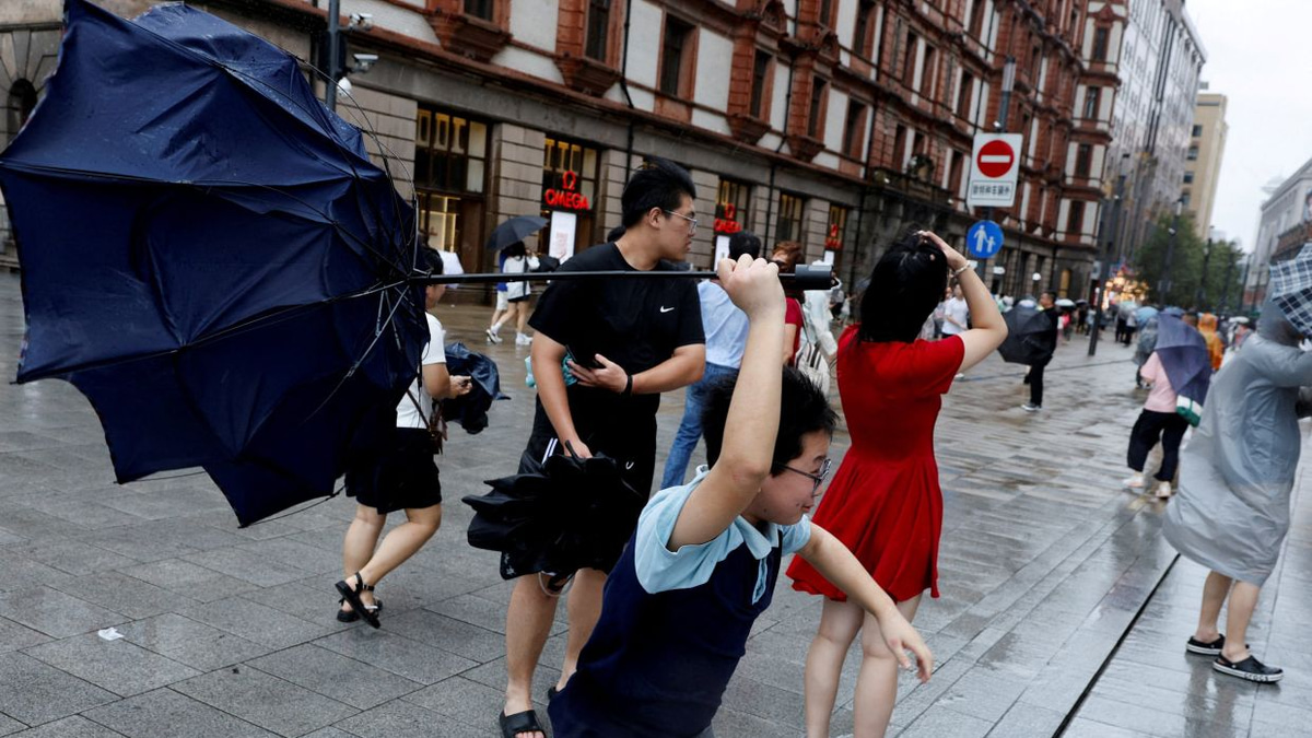 Typhoon Dolphin Makes Landfall in Eastern China Following Mass Flight Cancellations and Evacuations