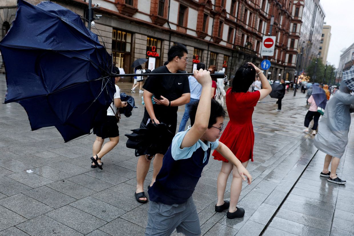 Typhoon Dolphin Makes Landfall in Eastern China Following Mass Flight Cancellations and Evacuations