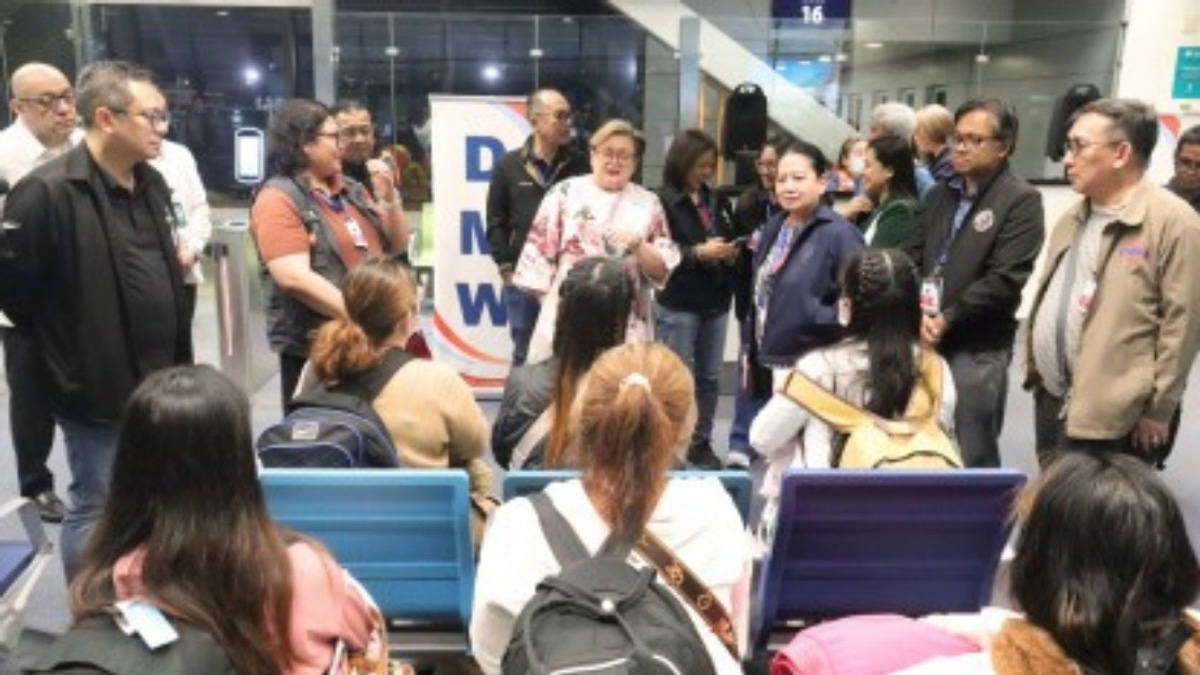 24 Filipinos Return Home After Marcos Secures Release From Putin