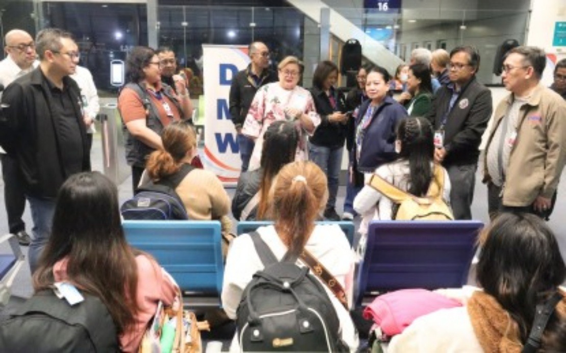 24 Filipinos Return Home After Marcos Secures Release From Putin