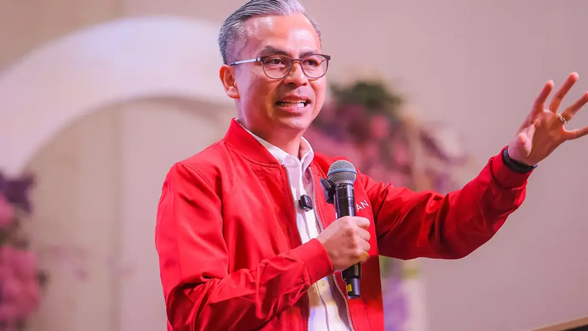 Fahmi Takes Dig at Johor MB's Campaign Energy as PH Eyes Stronger Push