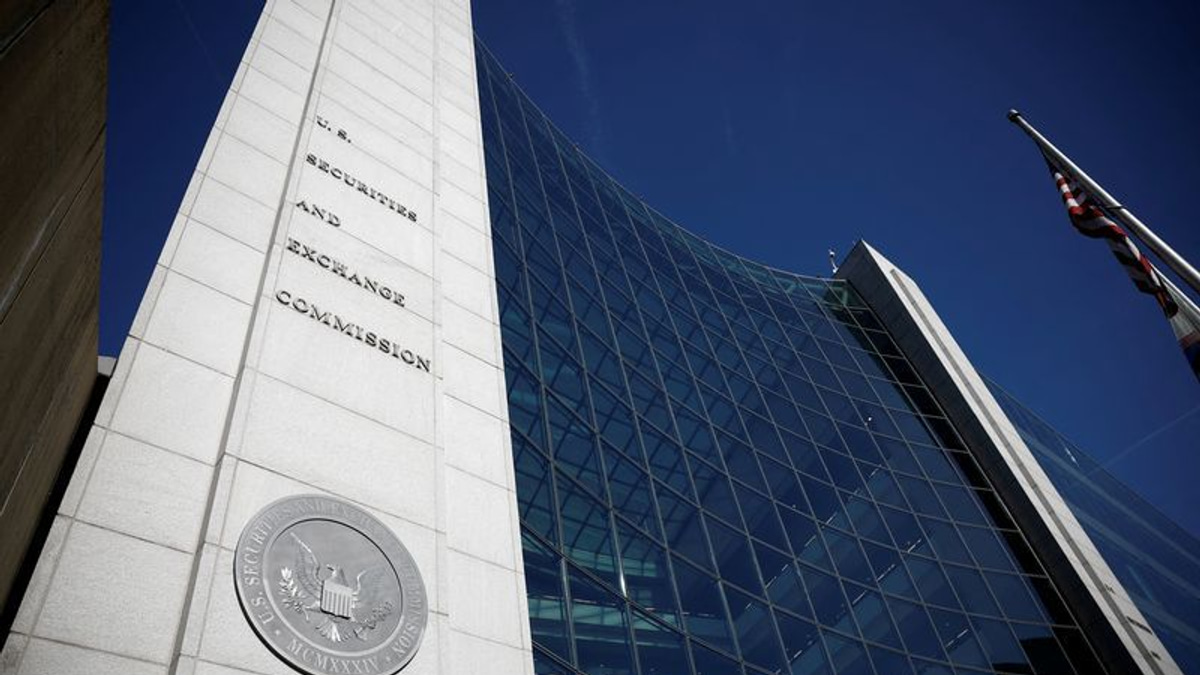 Former Bank of America banker charged in $18.5 million insider trading scheme