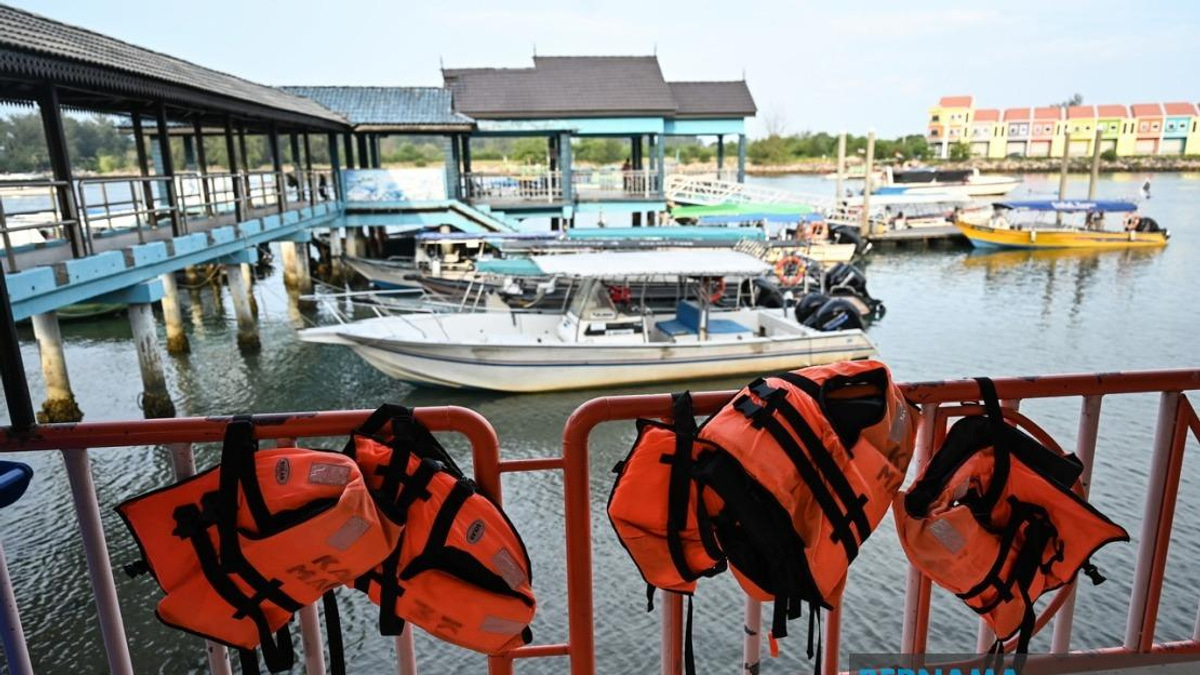 Terengganu Urges Mandatory Life Jackets for All Sea Activities Following Boat Capsizing