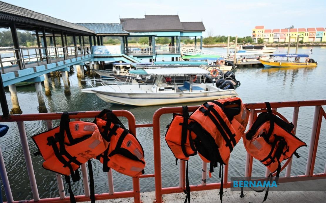 Terengganu Urges Mandatory Life Jackets for All Sea Activities Following Boat Capsizing