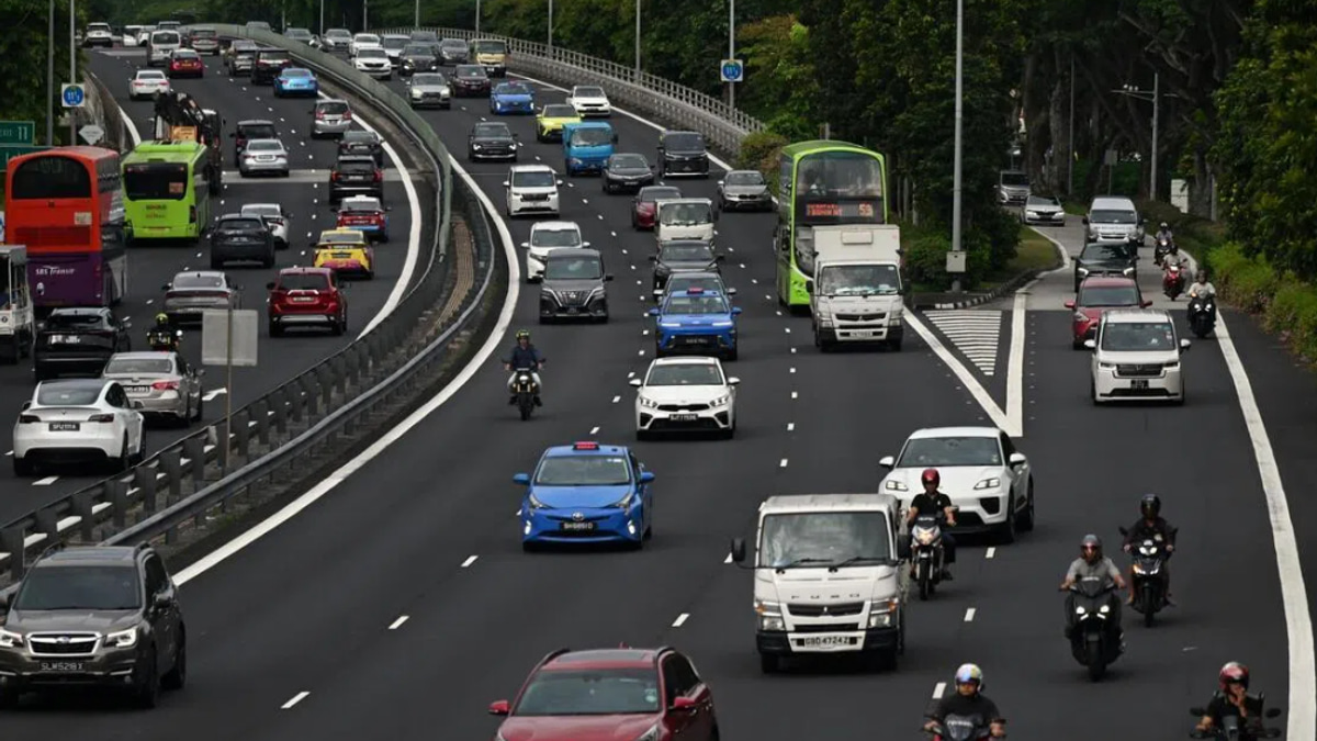 Singapore's ride-hailing platforms extend driver surcharges until end of September