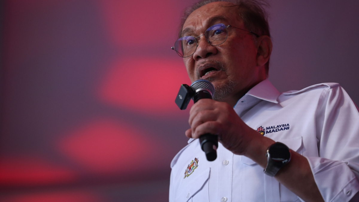 Anwar Commits to Legal Action Against Tabung Haji Wrongdoers if Evidence Warrants Charges