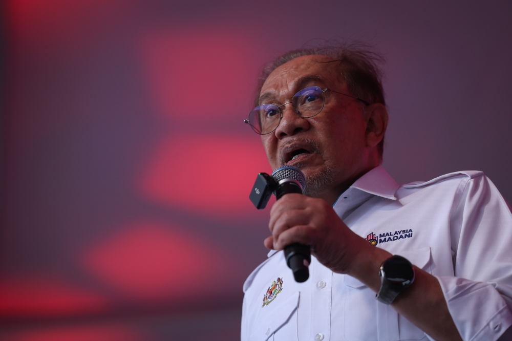 Anwar Condemns PN Over Tabung Haji Crisis as Opposition Boycotts RCI Hearing