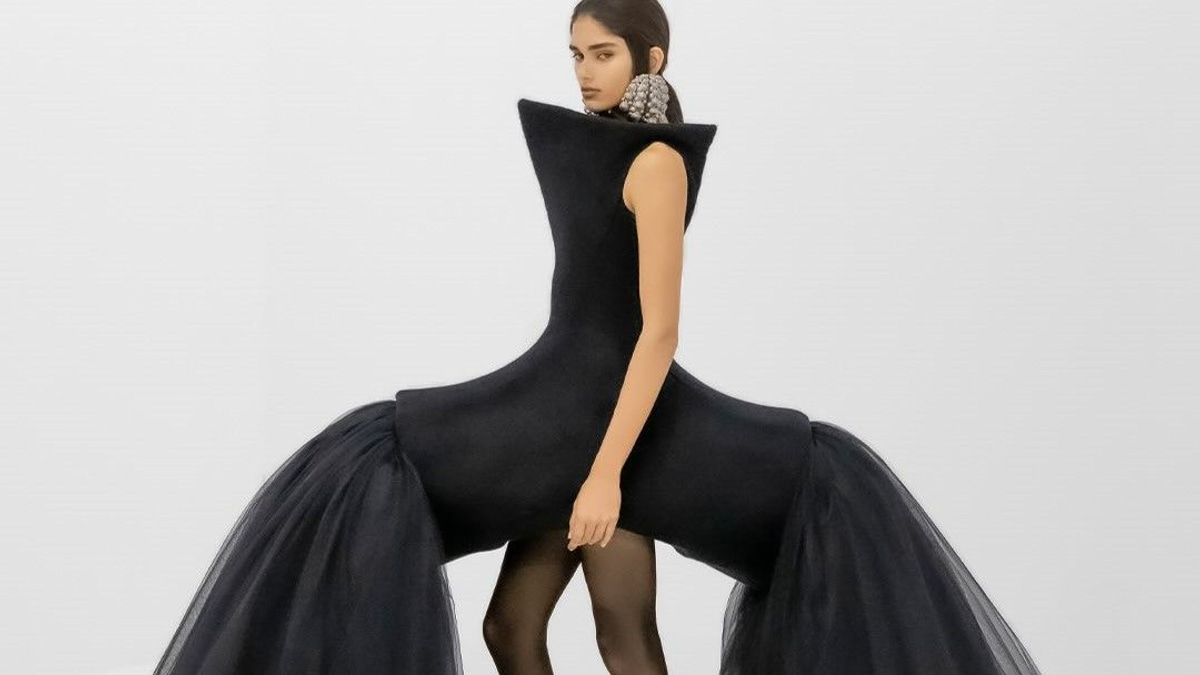 The Unwearable Spectacle: When High Fashion Abandons Its Customers