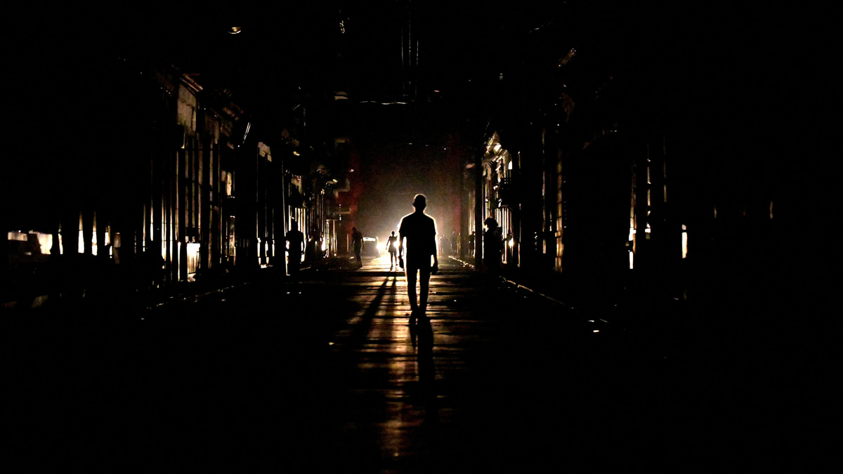 Eastern Libya Plunges Into Darkness as Widespread Power Blackout Cripples Region