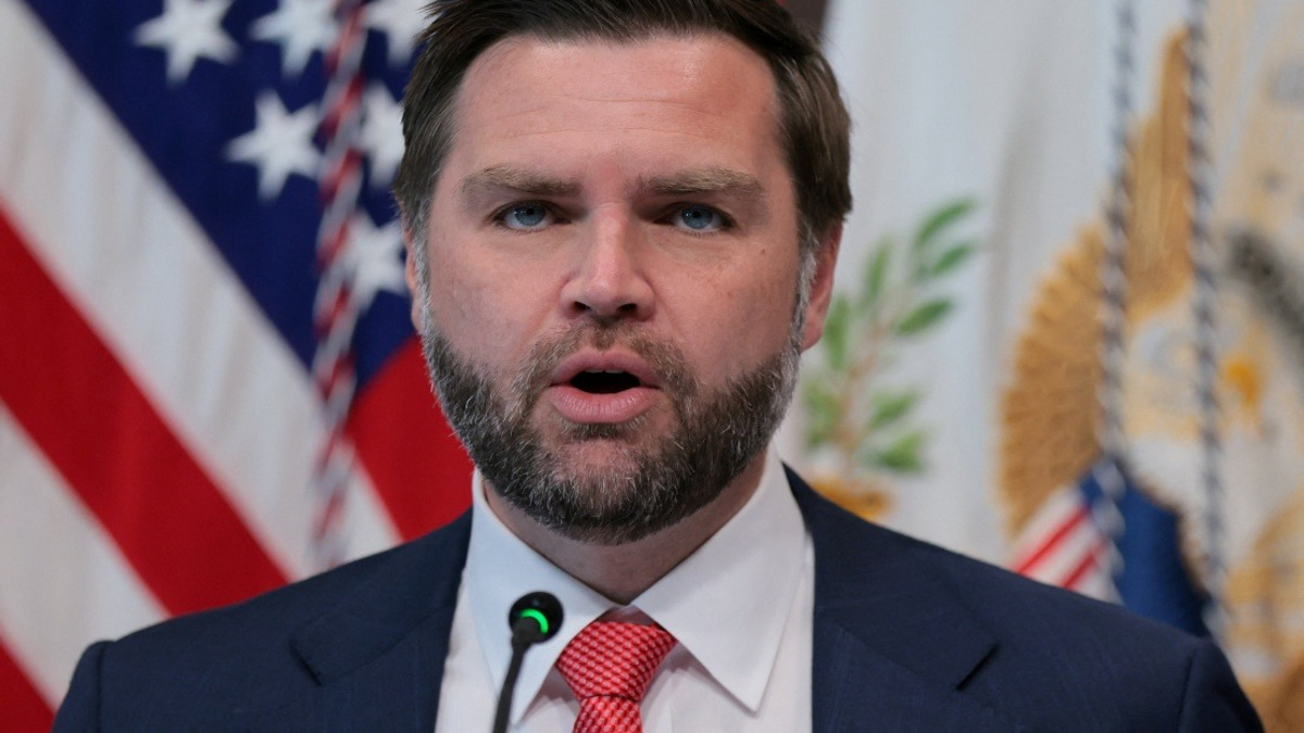 US Demands Iran Restore Gulf Oil Flows and Guarantee Shipping Safety, Vance Says