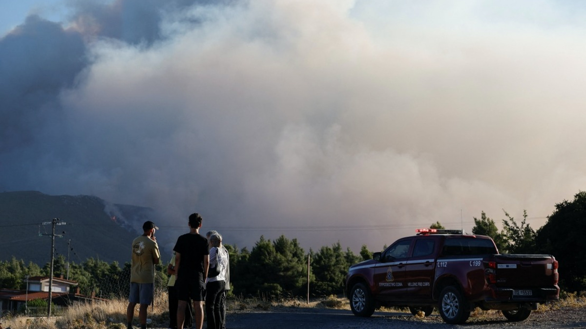 Greece Battles Massive Wildfires as Flames Encroach on Megara Near Athens