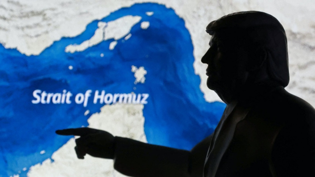 Trump Threatens to Destroy Iranian Infrastructure for Each Attack on Gulf Shipping