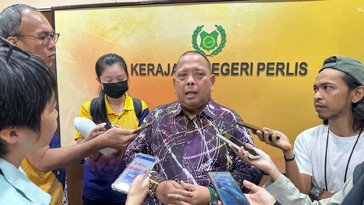Perlis Leader Dismisses Defection Speculation Following Party Exit