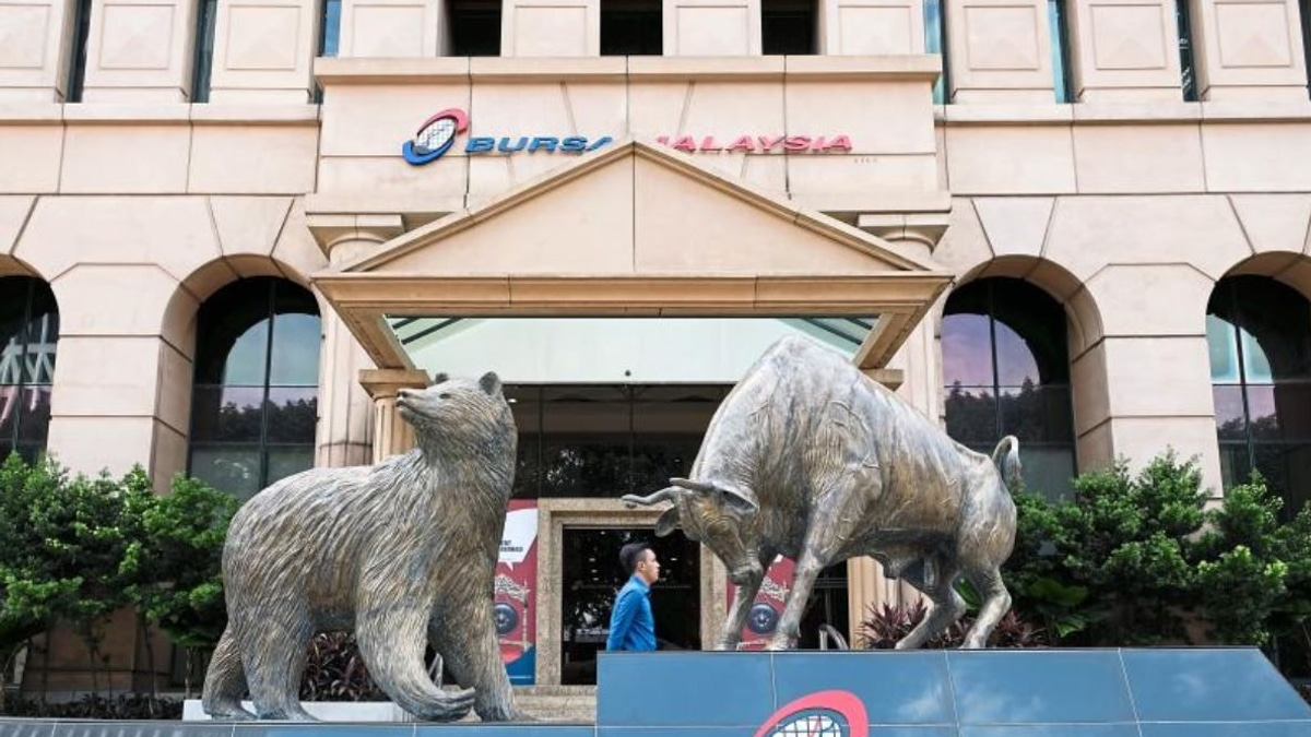 Bursa Malaysia Penalizes Meridian and Executive Director for Delayed Financial Reporting