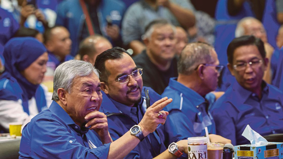 Zahid to Consult Negri Sembilan Ruler Before Announcing MB Candidate