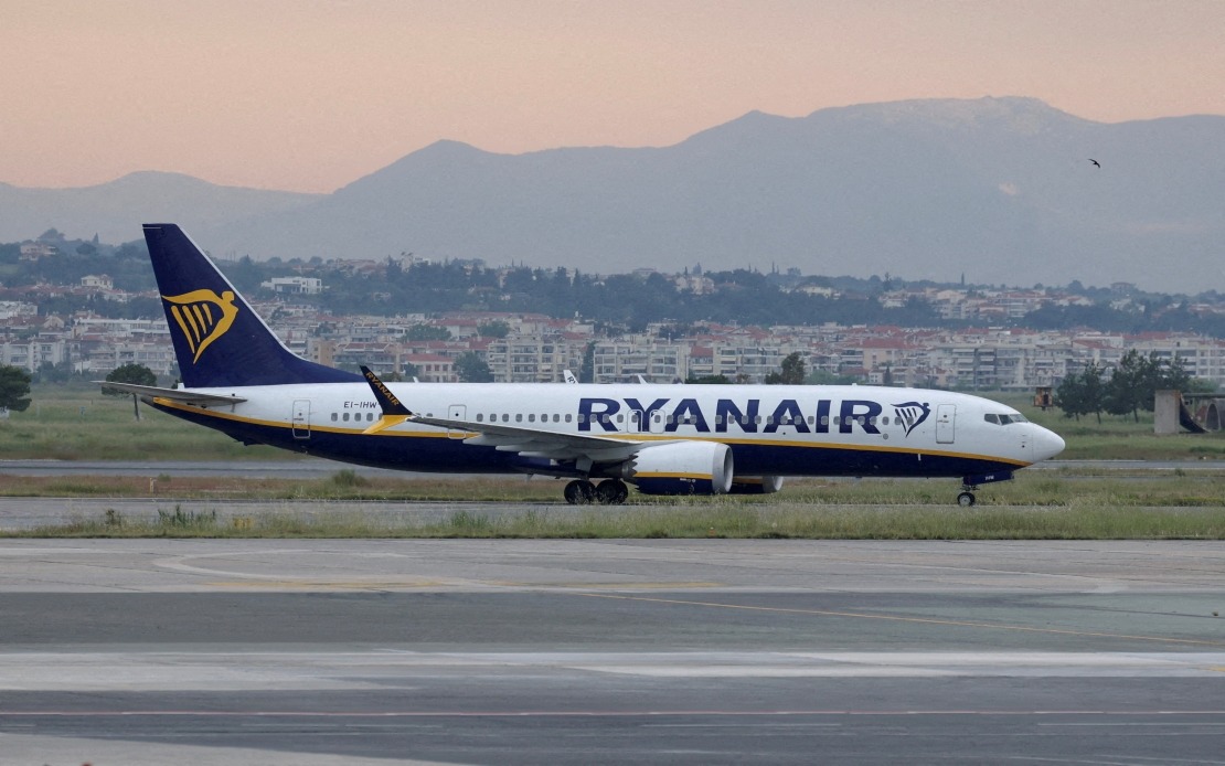 Ryanair Flight Forced to Return After Window Shatters Mid-Flight