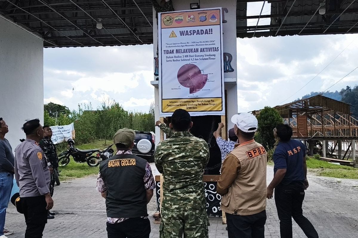 North Sumatra closes tourism sites as Mount Sinabung volcanic alert escalates