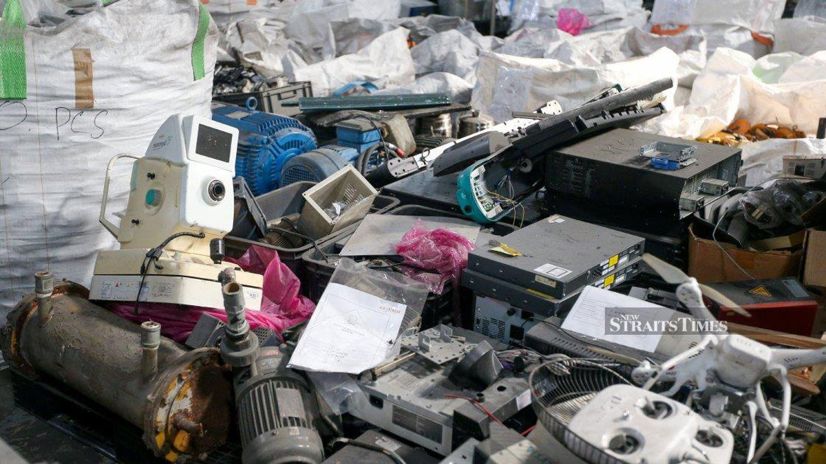 Ten GOF Officers Detained Over Penang E-waste Factory Extortion Inquiry