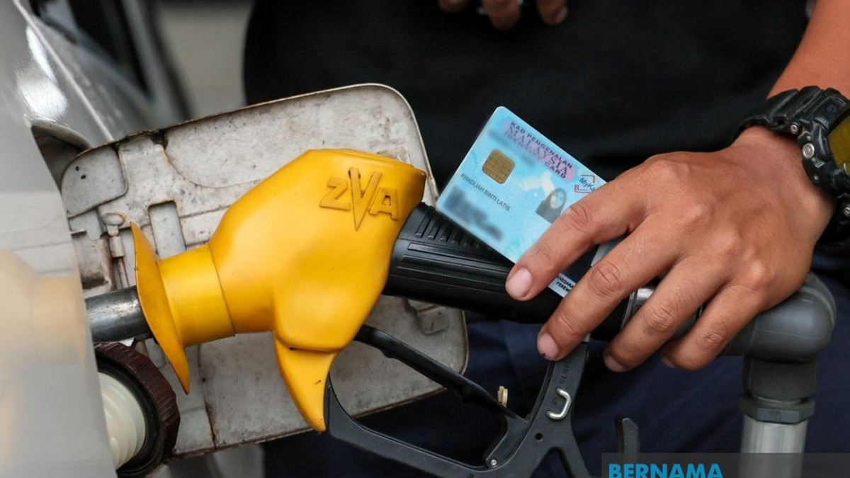 Malaysia Boosts RON95 Fuel Subsidy to 300 Litres Monthly, Targeting Cost-of-Living Relief