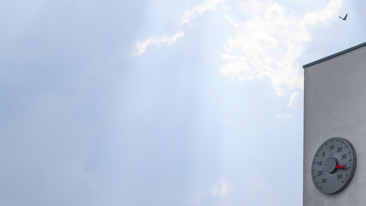 Deadly US Heat Wave Claims 25 Lives as East Coast Faces Severe Storm Threat