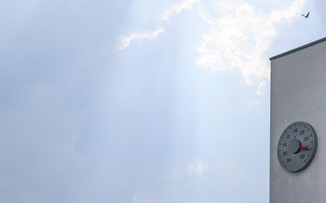 Deadly US Heat Wave Claims 25 Lives as East Coast Faces Severe Storm Threat