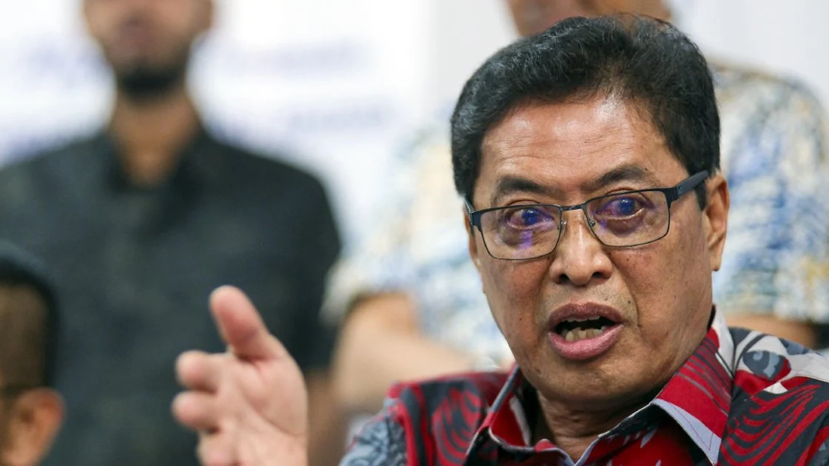 Former Law Minister Zaid Presses Azalina on Why MACC Chief's Share Records Remain Secret