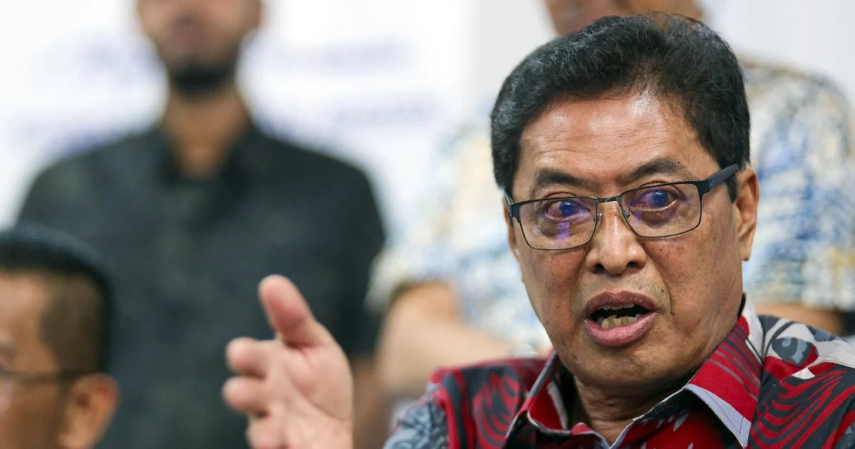 Former Law Minister Zaid Presses Azalina on Why MACC Chief's Share Records Remain Secret