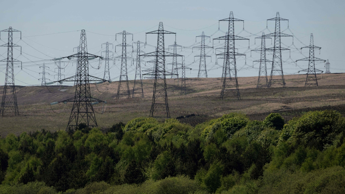 Britain's New PM Burnham Pledges Electricity Tax Relief as Cost Crisis Bites