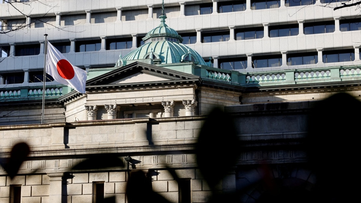 Japan's Flag Desecration Law Sparks Global Debate on Patriotism and Free Speech